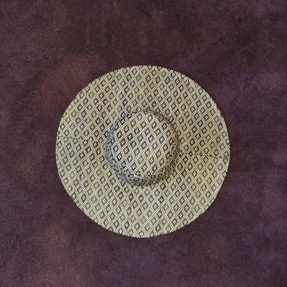 Straw Wide-Brim Sunhat - Picture 2 of 4
